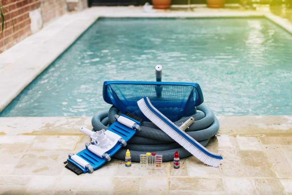 Pool cleaning kit