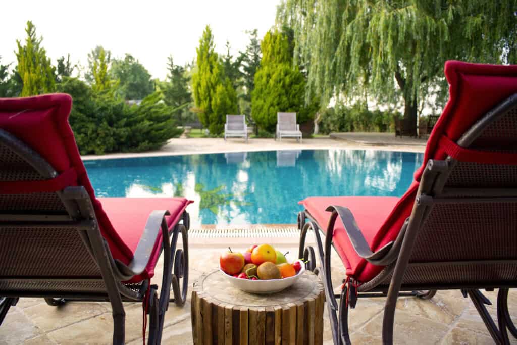 poolside seating

