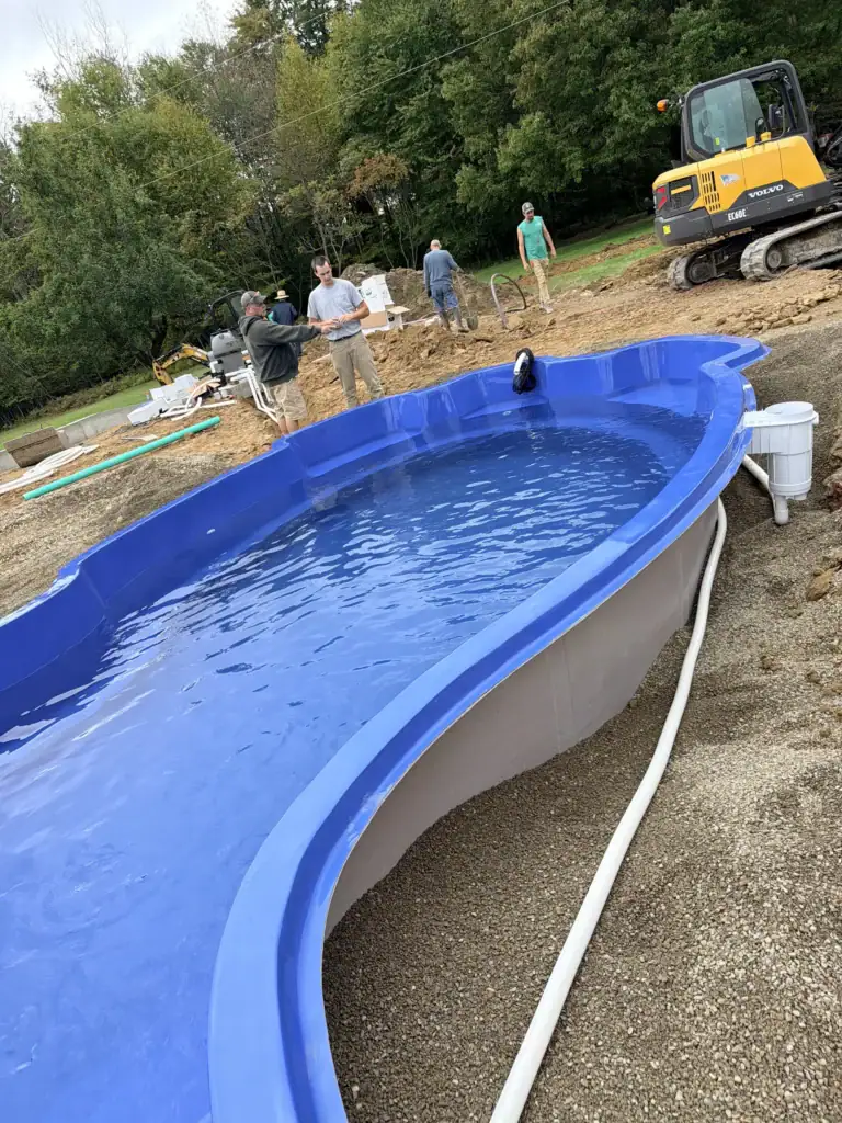 fiberglass-pool-installation-and-fill